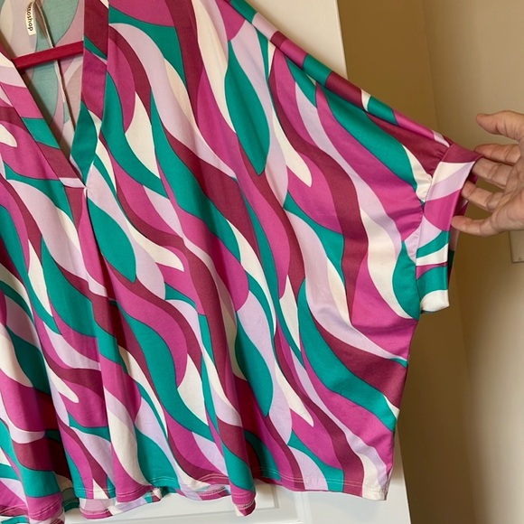 NWOT Oversized Vibrant Multicolor Top by Mittoshop - Picture 3 of 7